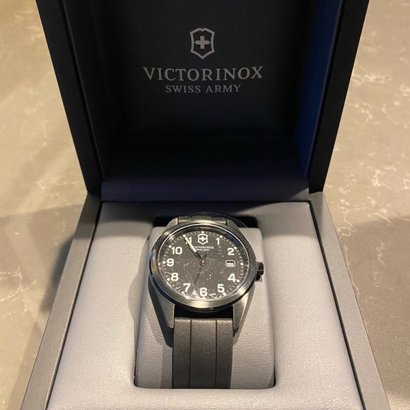 victorinox swiss army Other - Victorinox Swiss Army watch